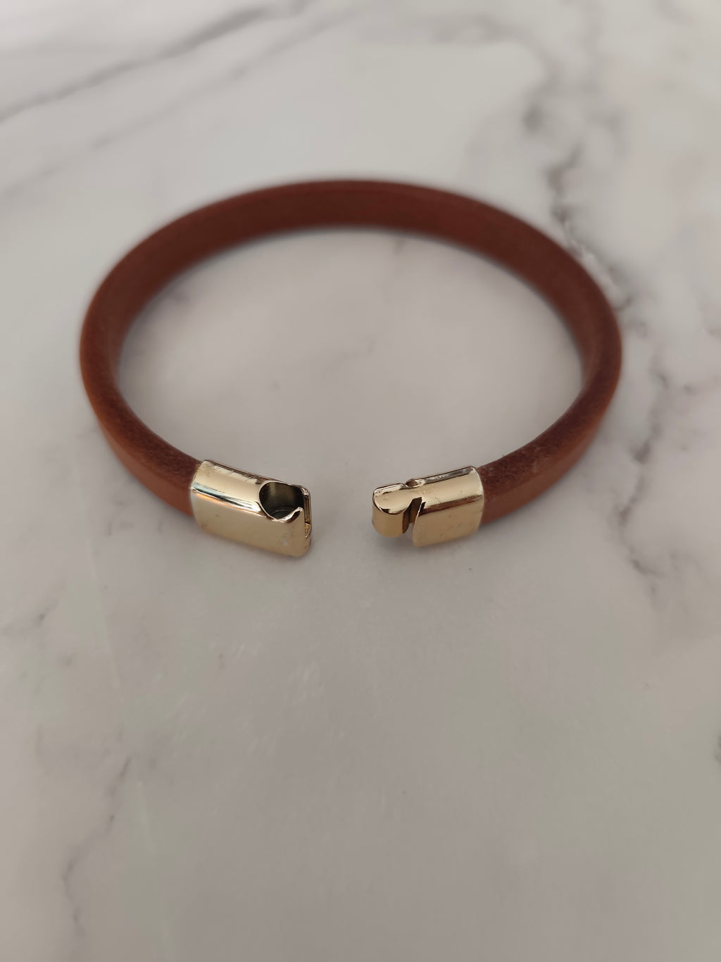 Bracelet jonc massif en Cuir