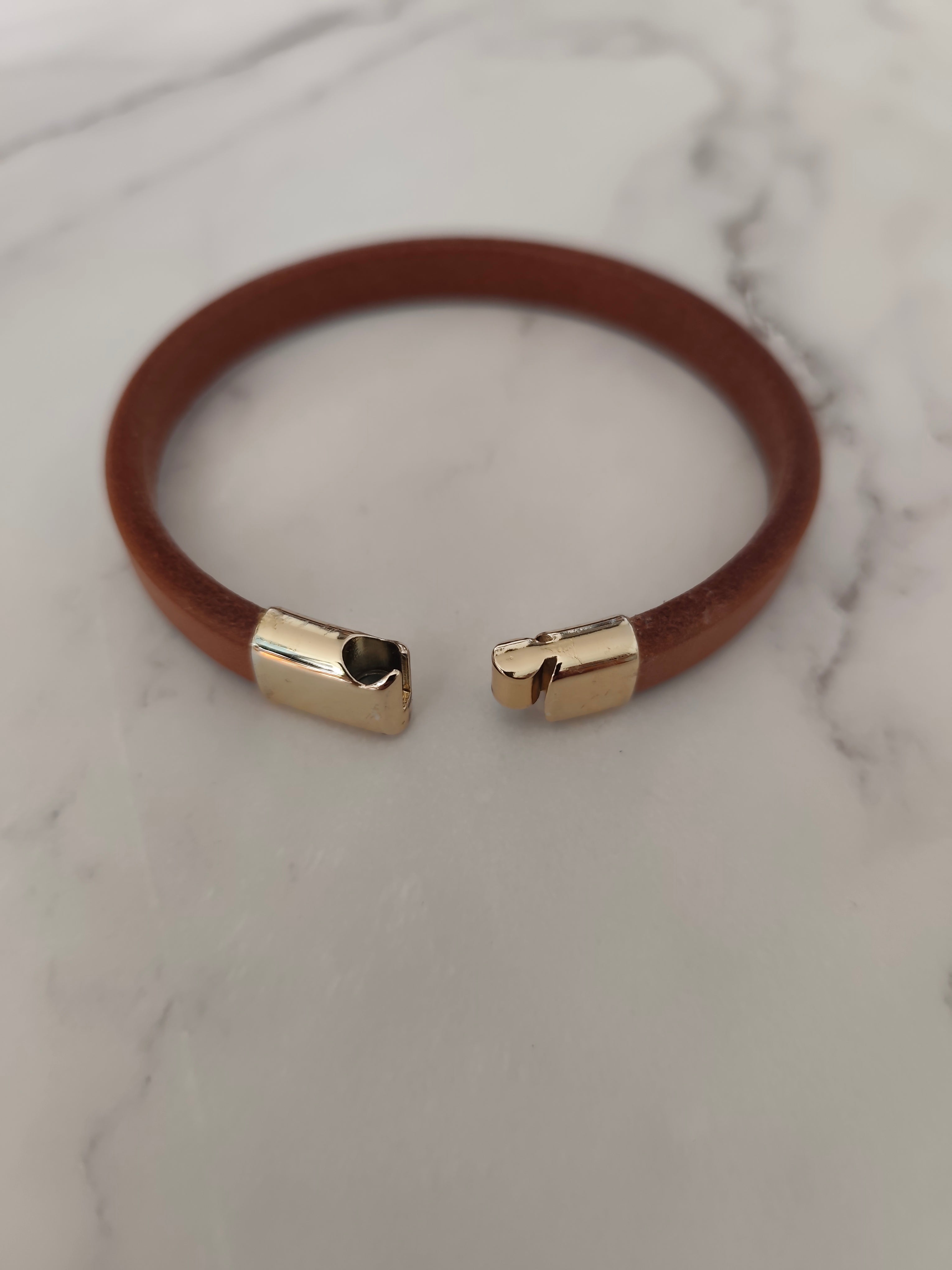 Bracelet jonc massif en Cuir