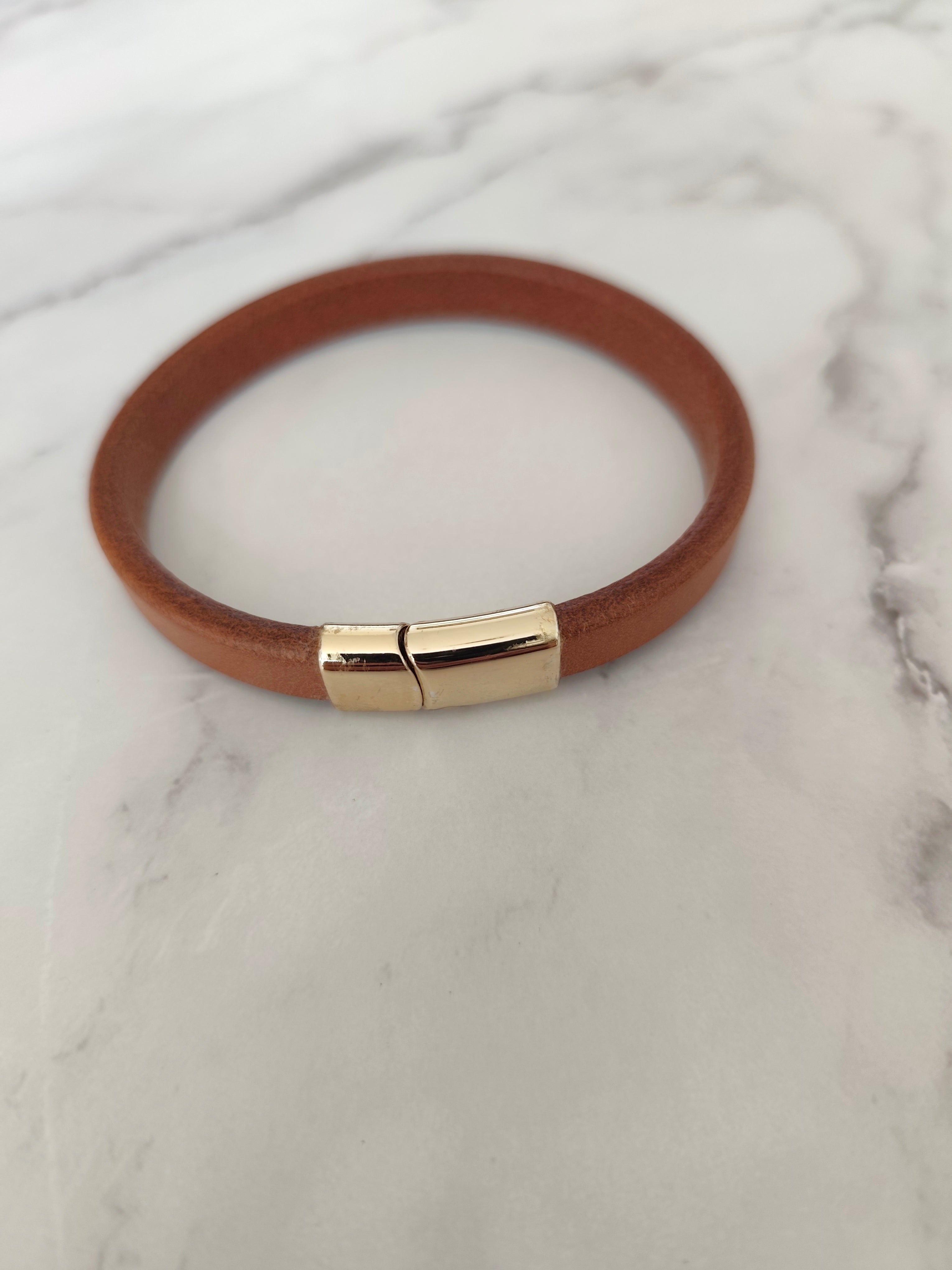 Bracelet jonc massif en Cuir